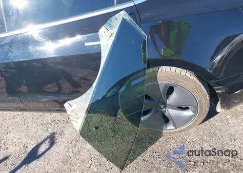 2020 Tesla Model 3 Standard Range Plus Rear-Wheel Drive/Standard Range Rear-Wheel Drive z USA, uszkodzony, nr VIN 5YJ3E1EA7LF802492